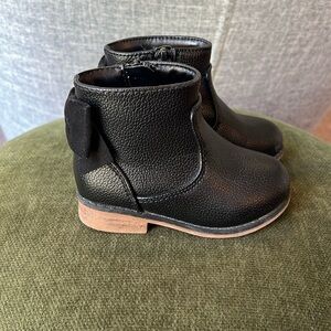 Cat & Jack Girl’s Black Booties